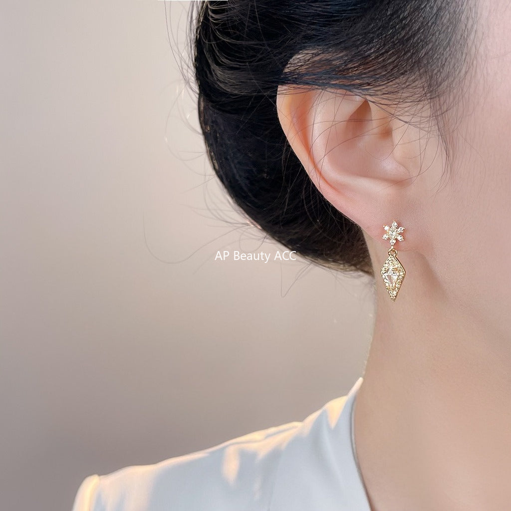 C관 - 눈꽃 다이아몬드 모양 미니 큐빅 925 은침 귀걸이 [7079] 25.11-2