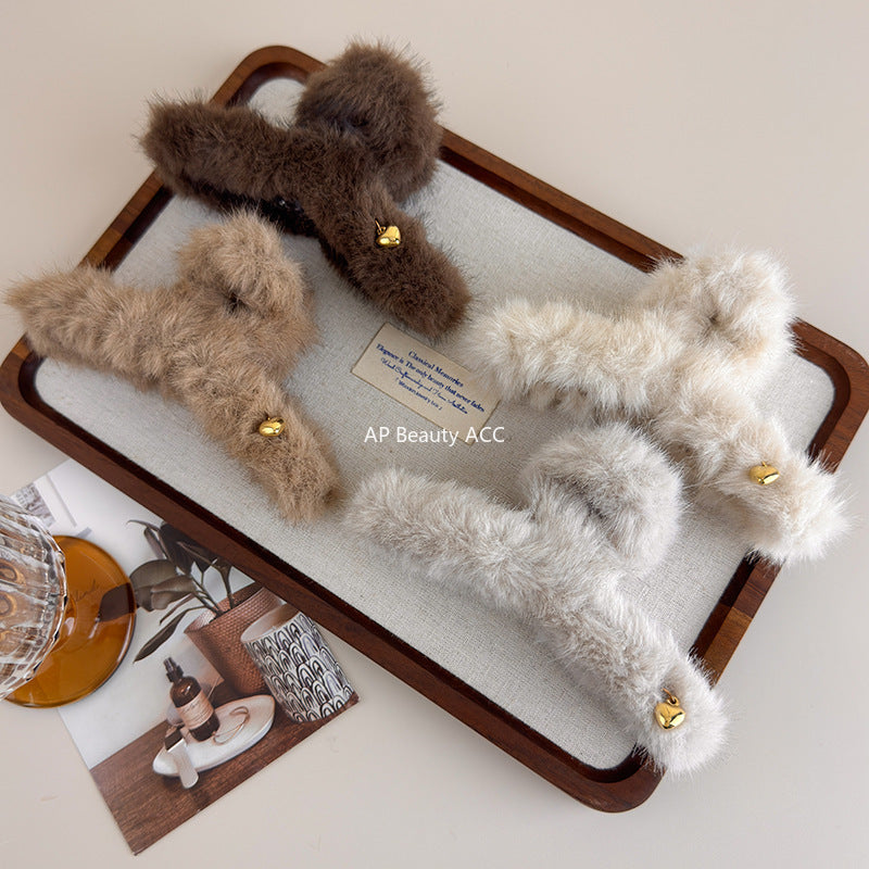 E관 - 퍼 소재 하트 포인트 집게핀 [26278] 25.11-2