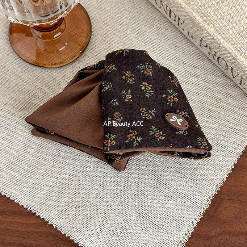 E관 - 레트로 플라워 패턴 패브릭 삼각형 집게핀 [27648] 25.11-1