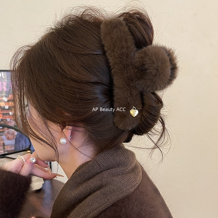 E관 - 퍼 소재 하트 포인트 집게핀 [26278] 25.11-2