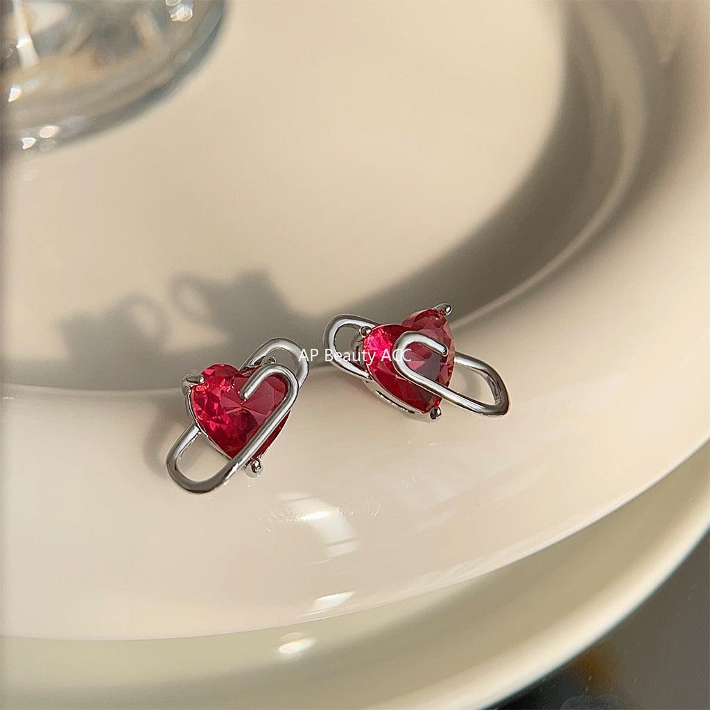 C관 - 미니 큐빅 하트 디자인 핀형 유니크 인스타 감성 귀걸이 [3649] 24.03-3