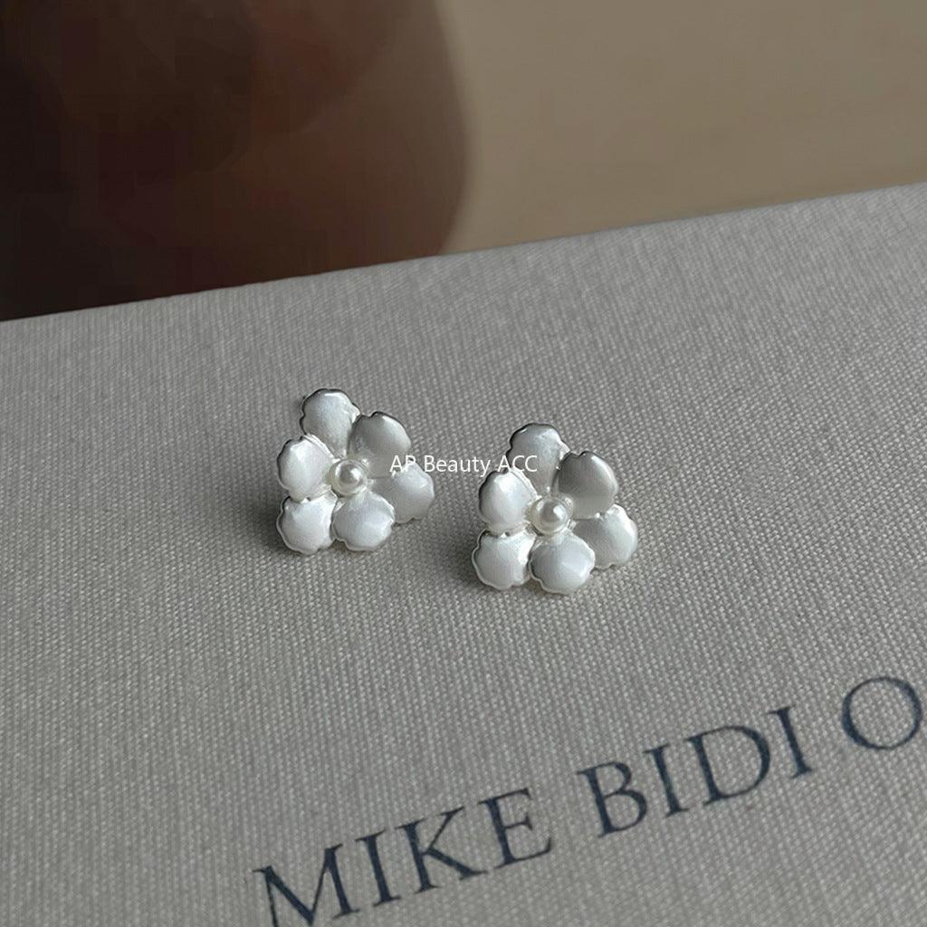 C관 - 무광 실버 진주 플라워 925 은침 귀걸이 [5829] 25.04-2