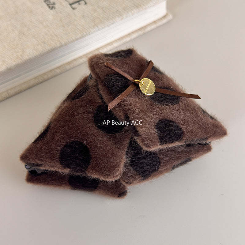 E관 - 플란넬 퍼 도트무늬 삼각형 대형 집게핀 [27615] 25.10-5