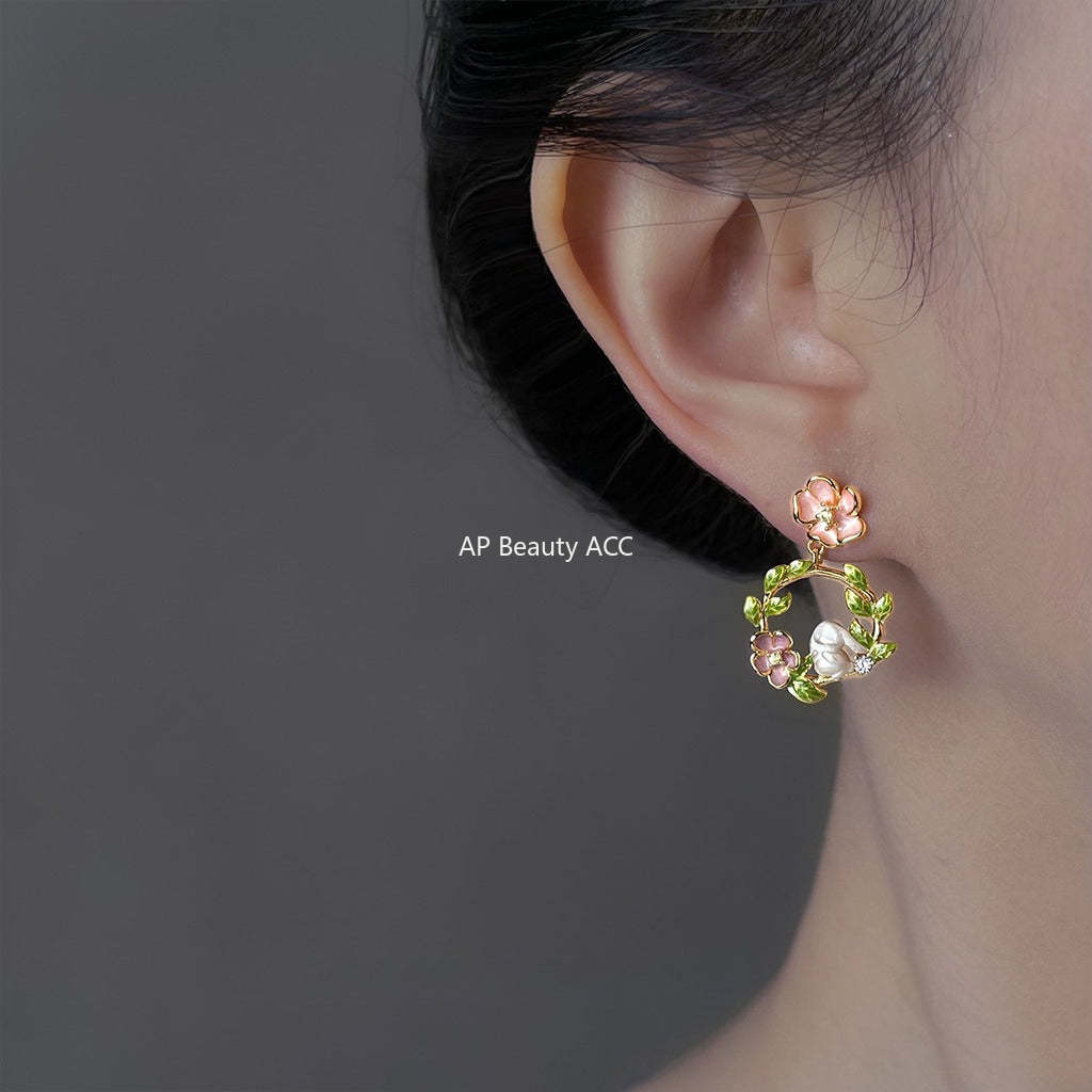 C관 - 925 은침 핸드 플라워 토끼 드롭 스터드 귀걸이 [6922] 25.10-4