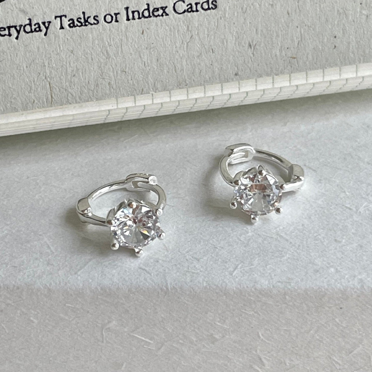 F관 - 925 실버 6프롱 큐빅 귀걸이 [C1420] 25.11-3