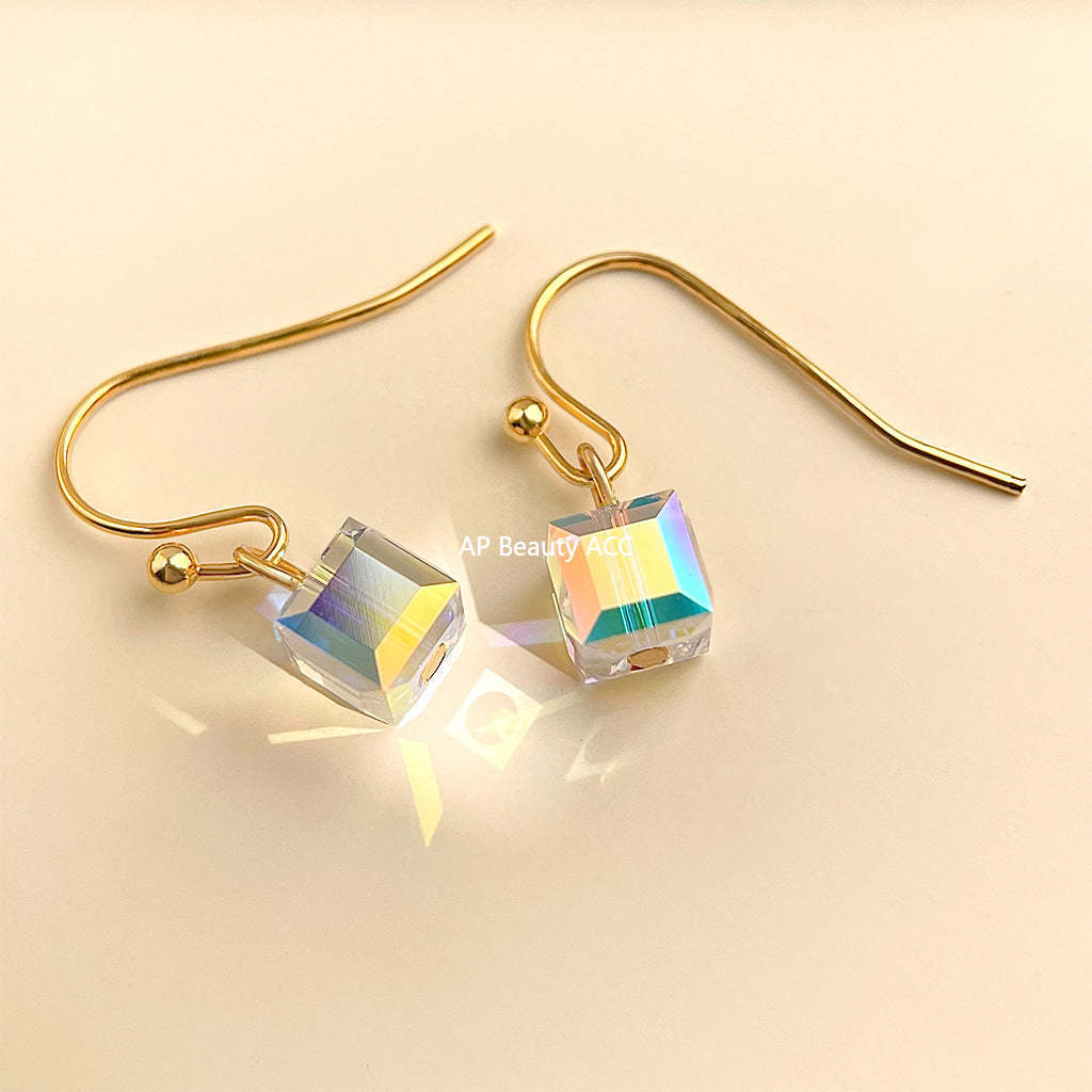 C관 - 스와로브스키 크리스탈 사각형 큐브 후크형 귀걸이 [5555] 25.02-2