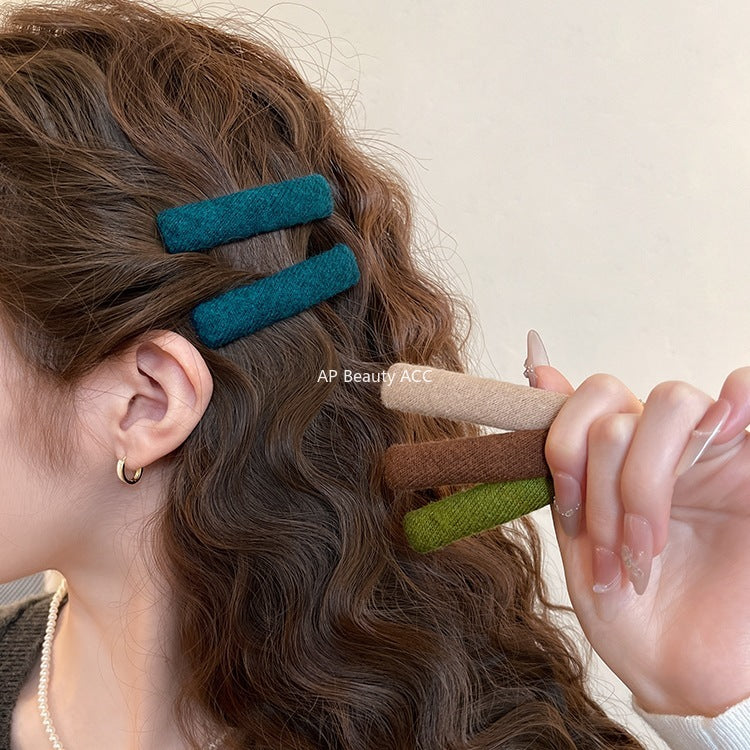 E관 - 컬러 퍼 소재 옆머리용 일자 헤어핀 [27574] 25.10-3