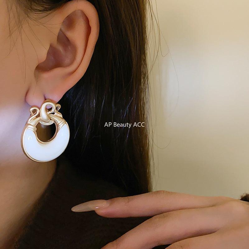 C관 - 레트로 실버 오픈 원형 레진 엘레강스 유니크 귀걸이 [E365] 24.02-1