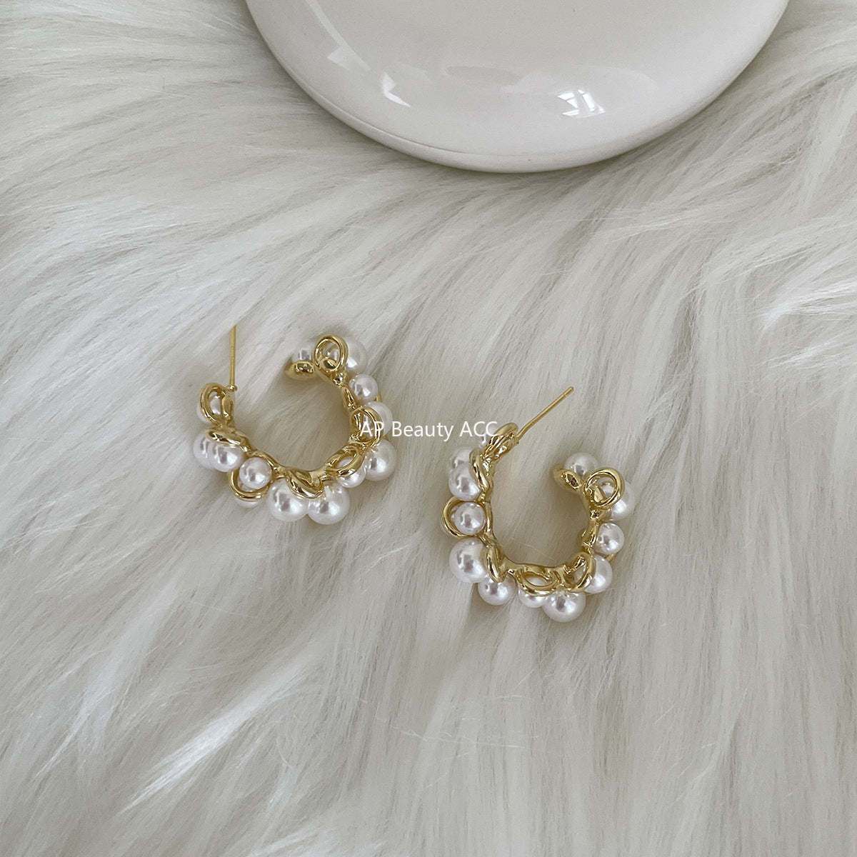 A관 - 진주 C형 디자인 스터드 귀걸이 [EH-4142] 25.12-2