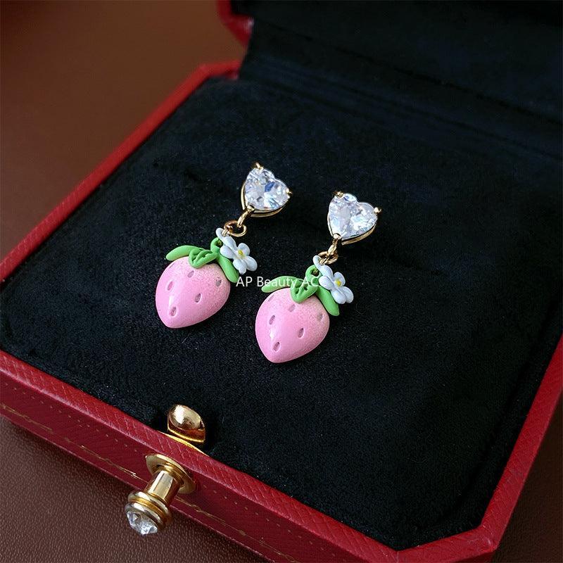 C관 - 18K 도금 은침 큐빅 하트 디자인 스트로베리 엘레강스 귀걸이 [E14123] 24.03-2