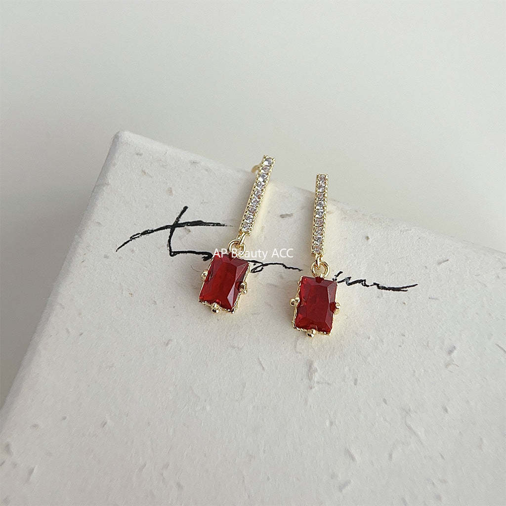 C관 - 14K 도금 큐빅 와인 레드 사각형 복고풍 귀걸이 [4235] 24.07-1