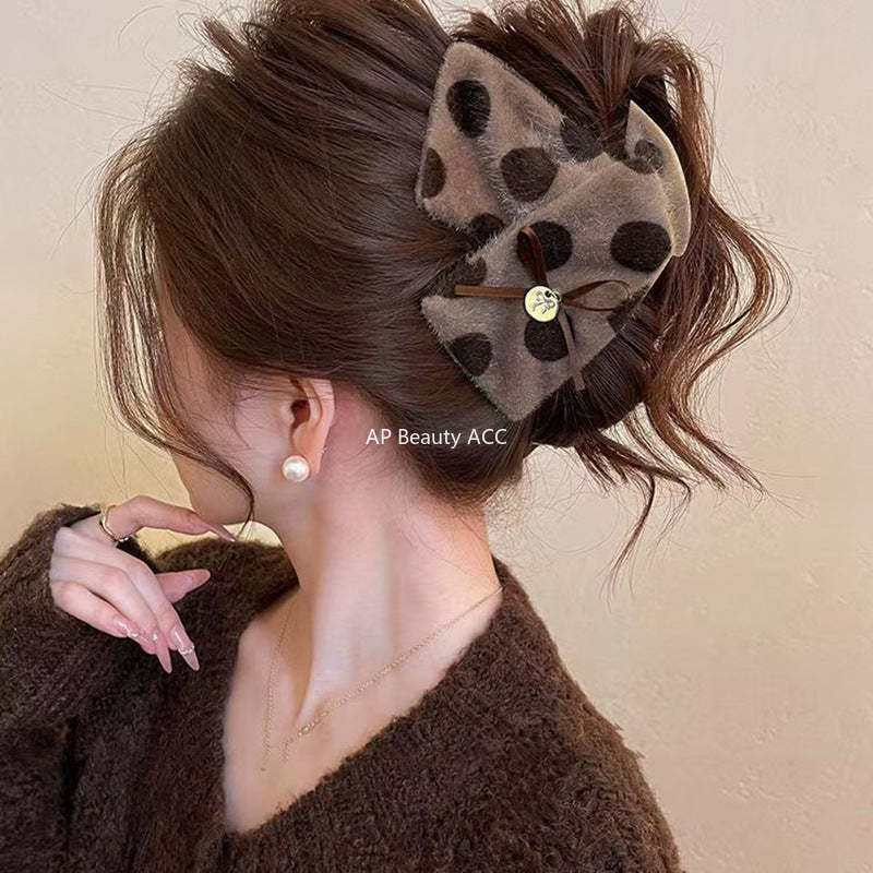 E관 - 플란넬 퍼 도트무늬 삼각형 대형 집게핀 [27615] 25.10-5