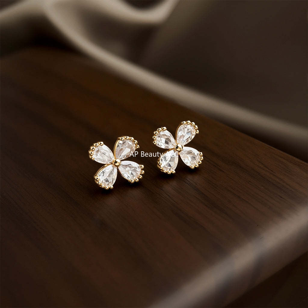 C관 - 큐빅 플라워 미니 디자인 14K 도금 귀걸이 [5680] 25.03-1