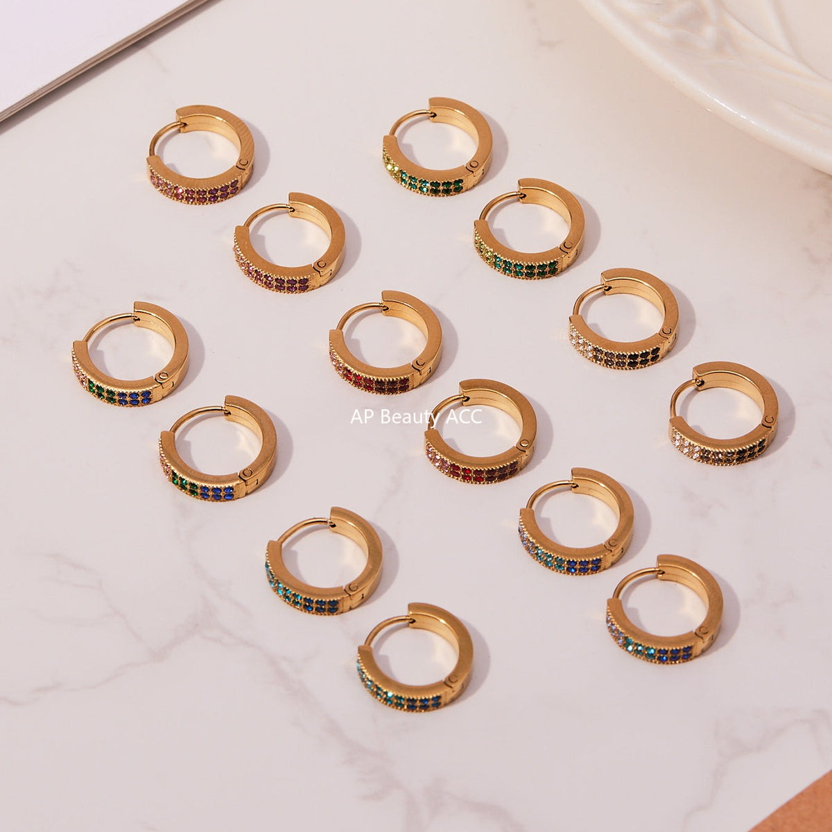 D관 - 스테인리스 18K 도금 C자형 멀티컬러 큐빅 귀걸이 [F798] 25.11-1