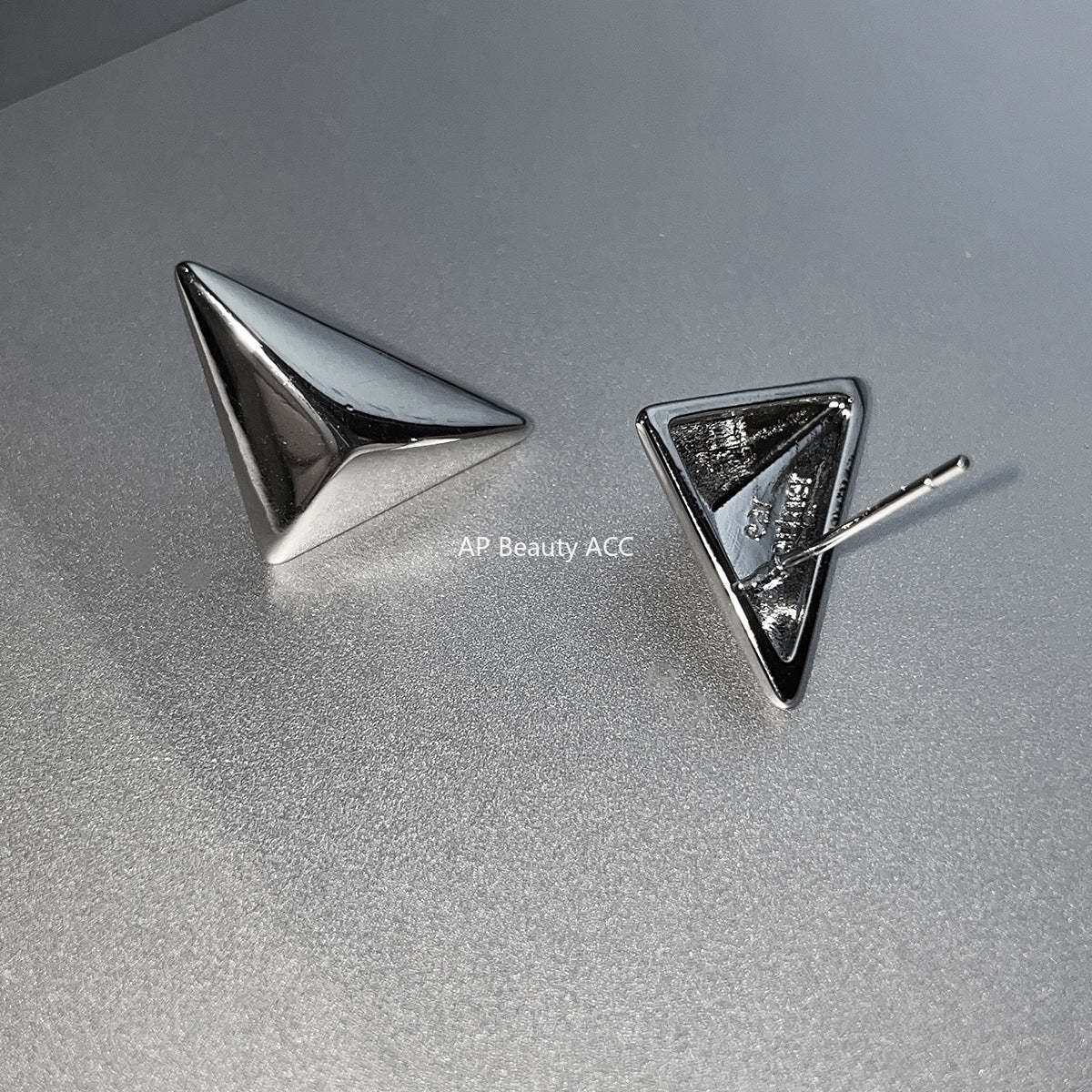 A관 - 925 은침 입체 삼각 디자인 귀걸이 [EH-3496] 25.05-2