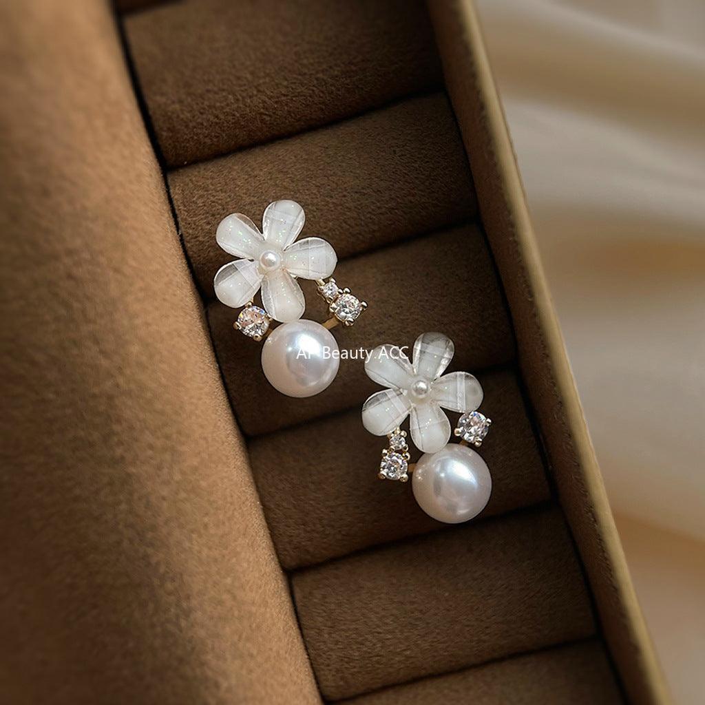 C관 - 큐빅 레진 진주 플라워 14K 도금 925 은침 귀걸이 [5838] 25.04-2