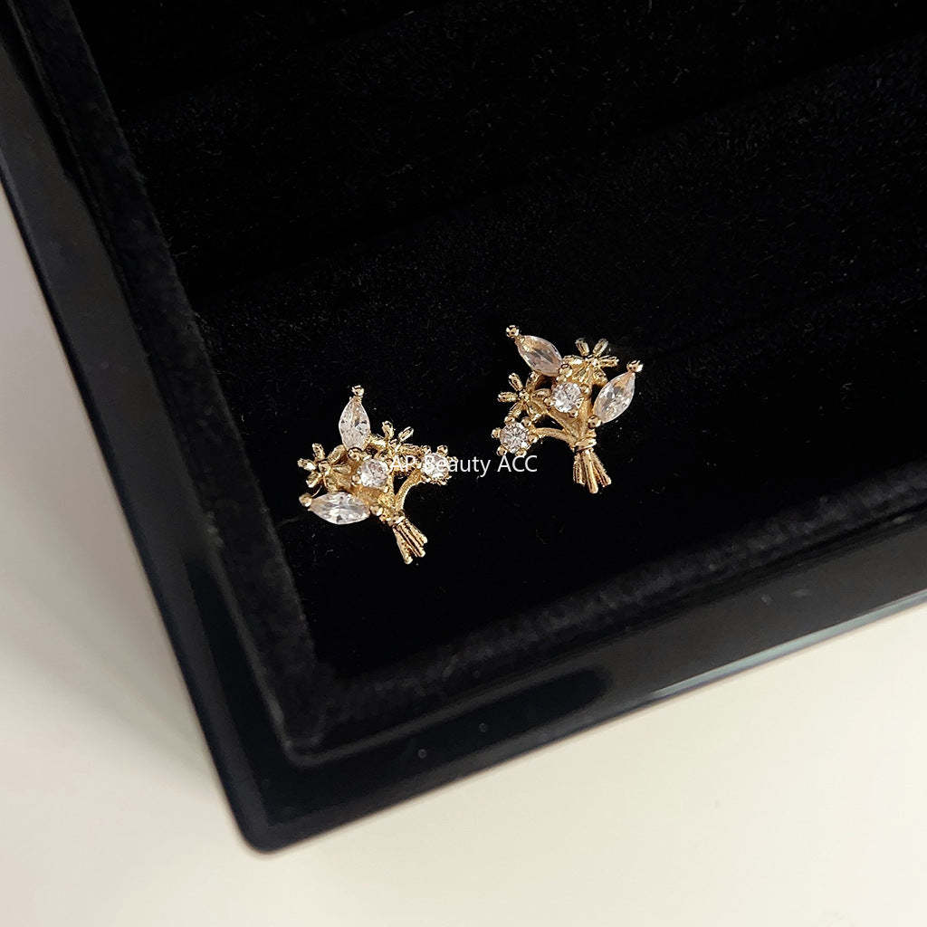 C관 - 미니 큐빅 14K 도금 은침 꽃다발 귀걸이 [3906] 24.05-1