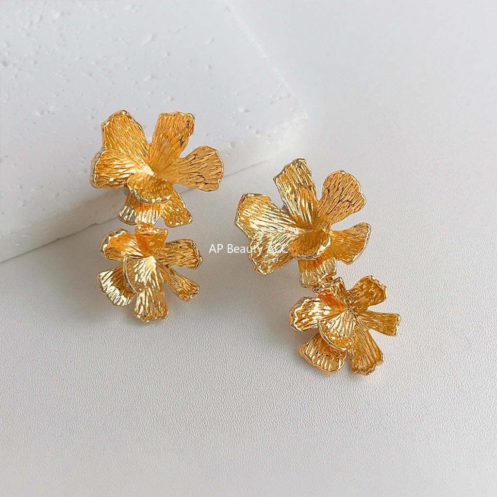 C관 - 입체 꽃 14K 도금 세련된 귀걸이 [4333] 24.06-3