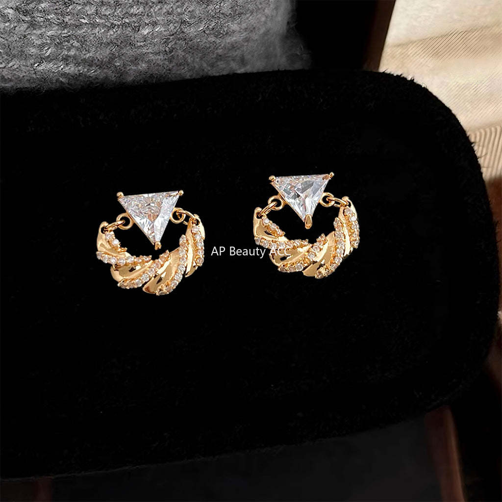 C관 - 925 은침 미니 큐빅 삼각형 크로와상 모양 귀걸이 [6989] 25.10-5