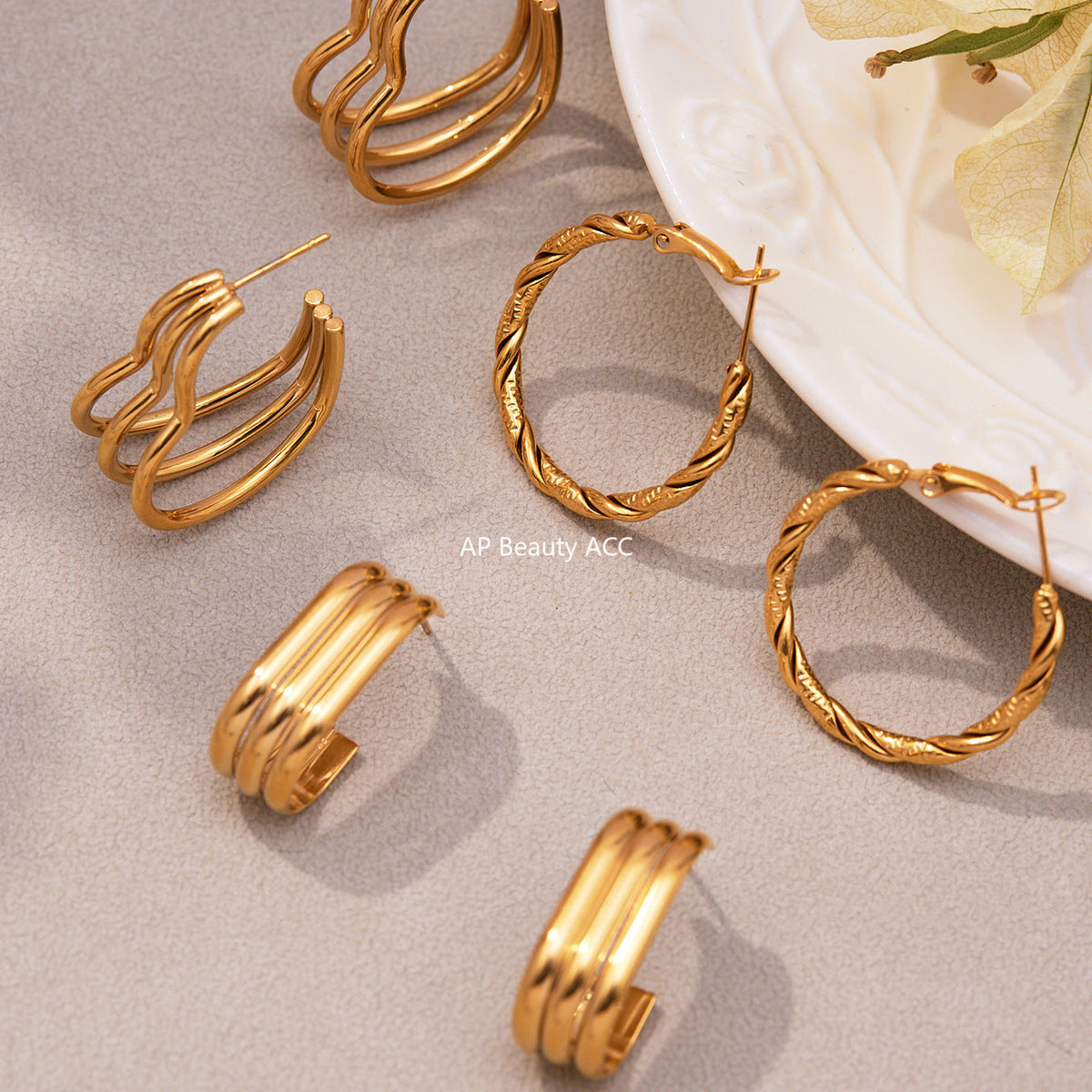 D관 - 스테인리스 18K 도금 레이어 하트 트위스트 귀걸이 [F753] 25.11-1