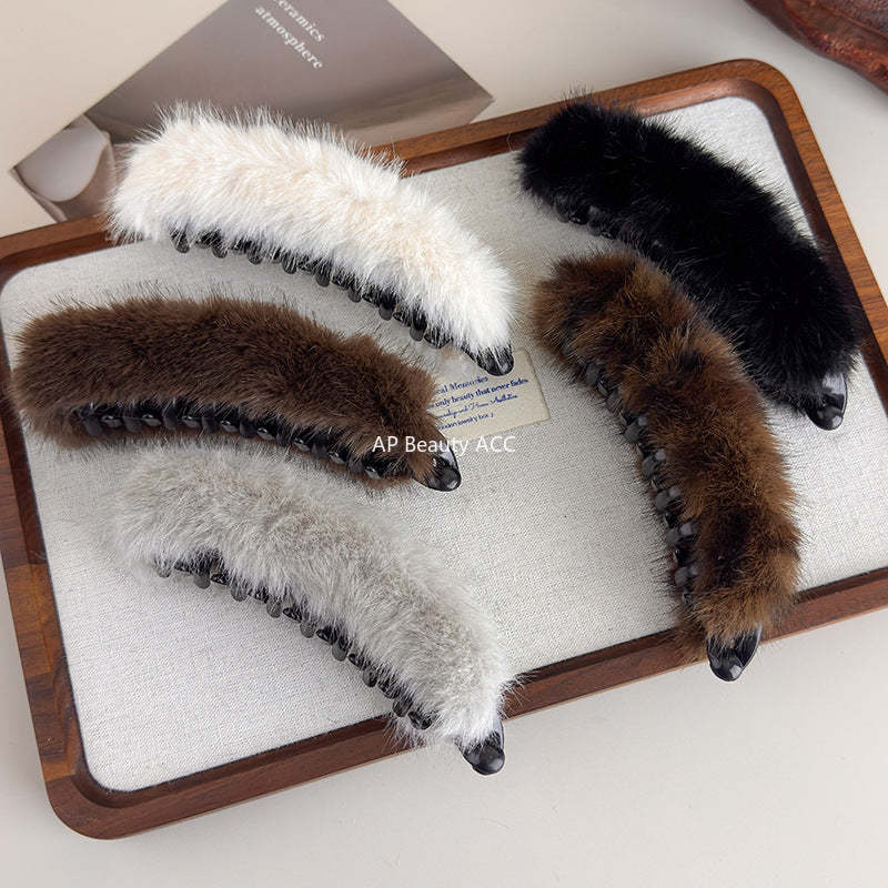 E관 - 퍼 소재 대형 집게핀 [27697] 25.11-3