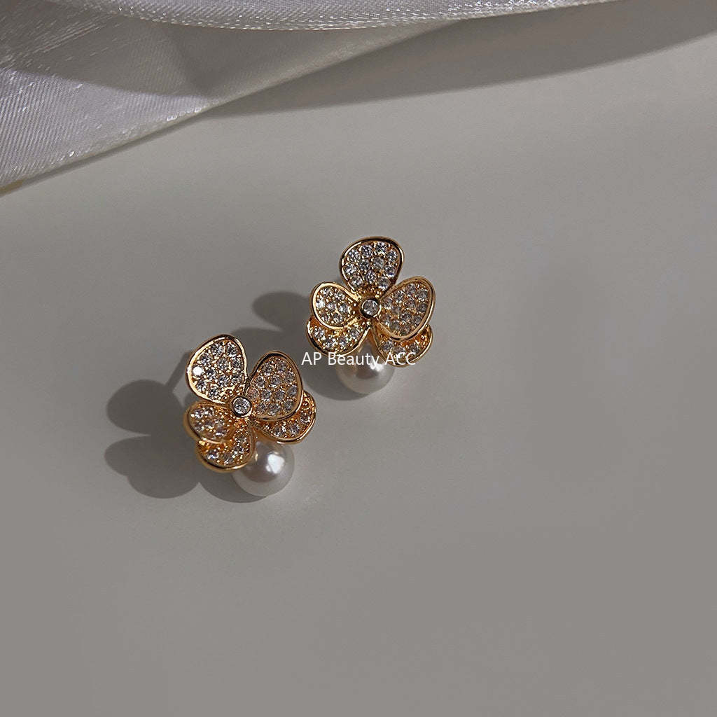 C관 - 미니 큐빅 고급스러운 14K 도금 은침 세잎 클로버 귀걸이 [3724] 24.04-2