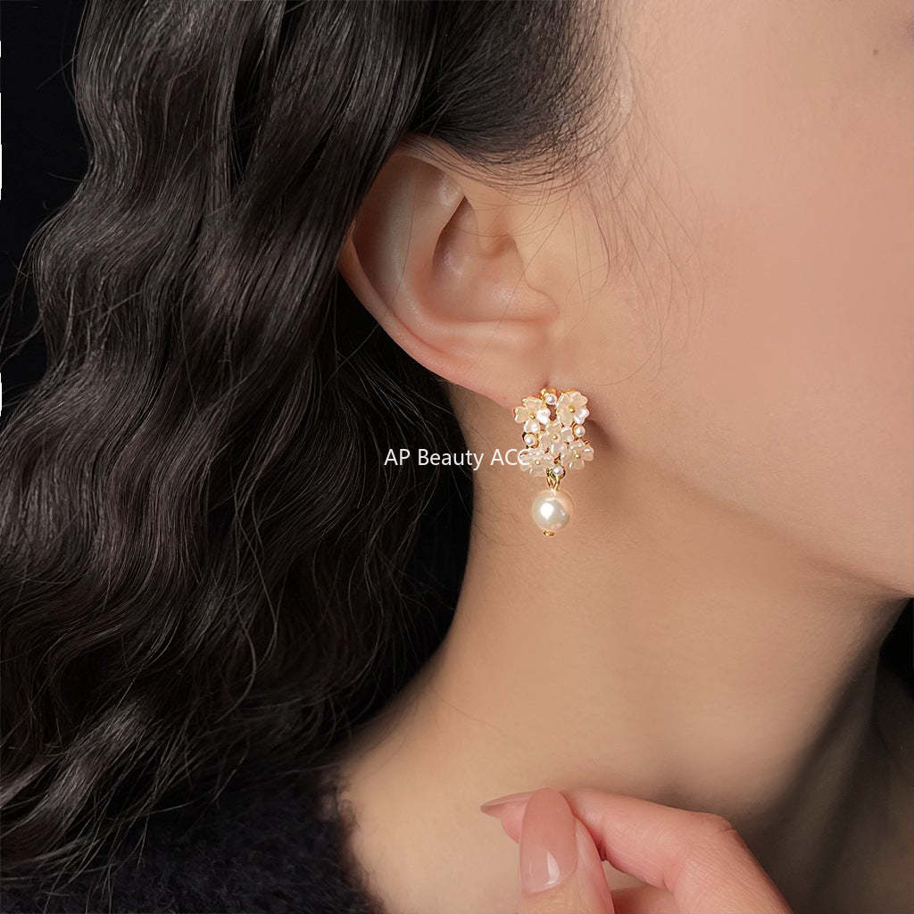 C관 - 14K 도금 플라워 은침 진주 귀걸이 [5585] 25.02-3