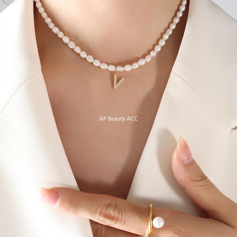 D관 - 담수진주 알파벳 큐빅 펜던트 티타늄 스틸 18K 도금 목걸이 [P1301] 24.01-2