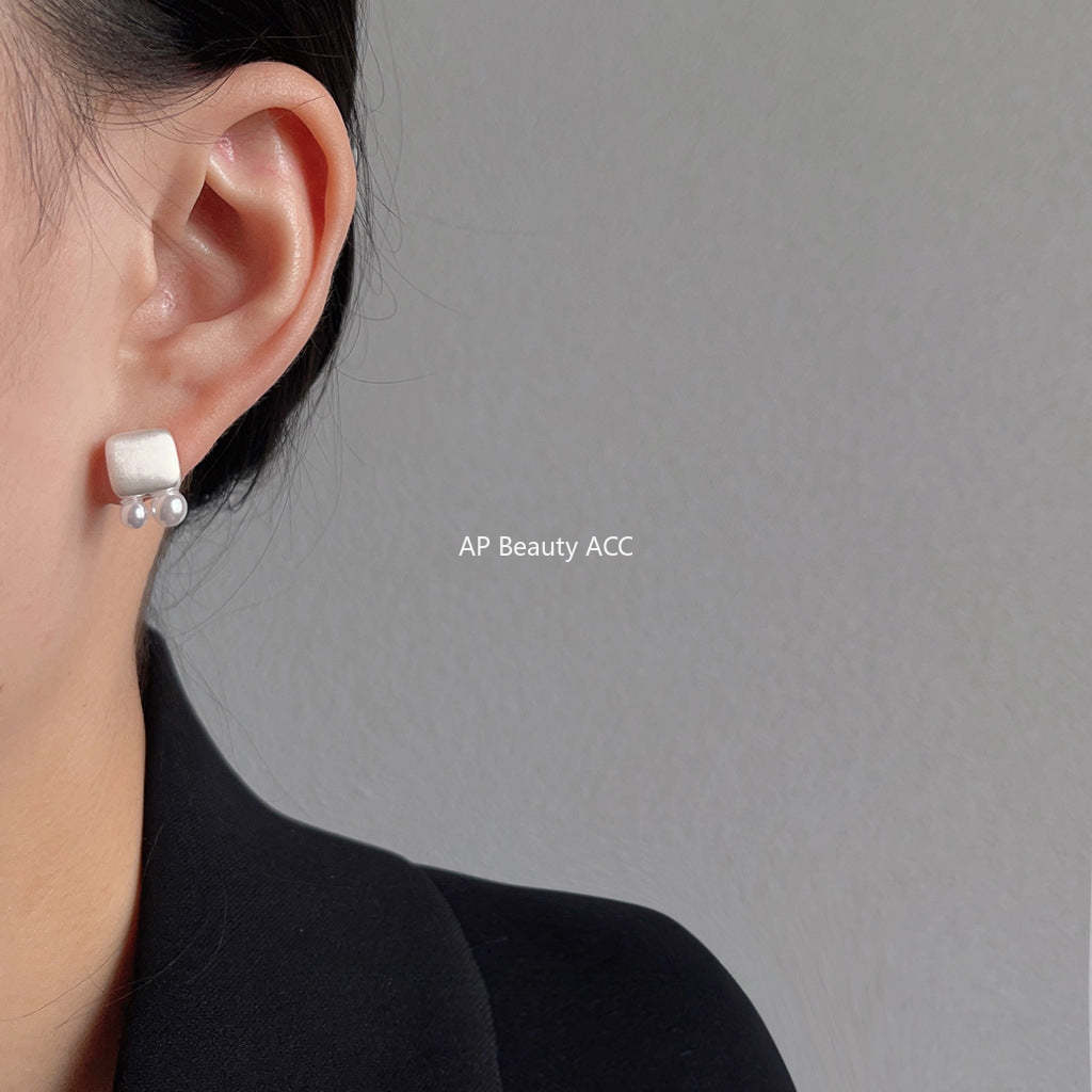 C관 - 데일리 백금 도금 브러시 금속 느낌 기하학적 진주 귀걸이 [2682] 24.04-3