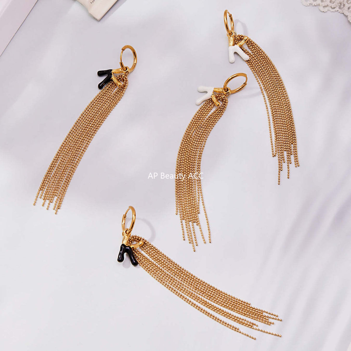 D관 - 스테인리스 18K 도금 K 이니셜 술장식 귀걸이 [F116] 25.10-5