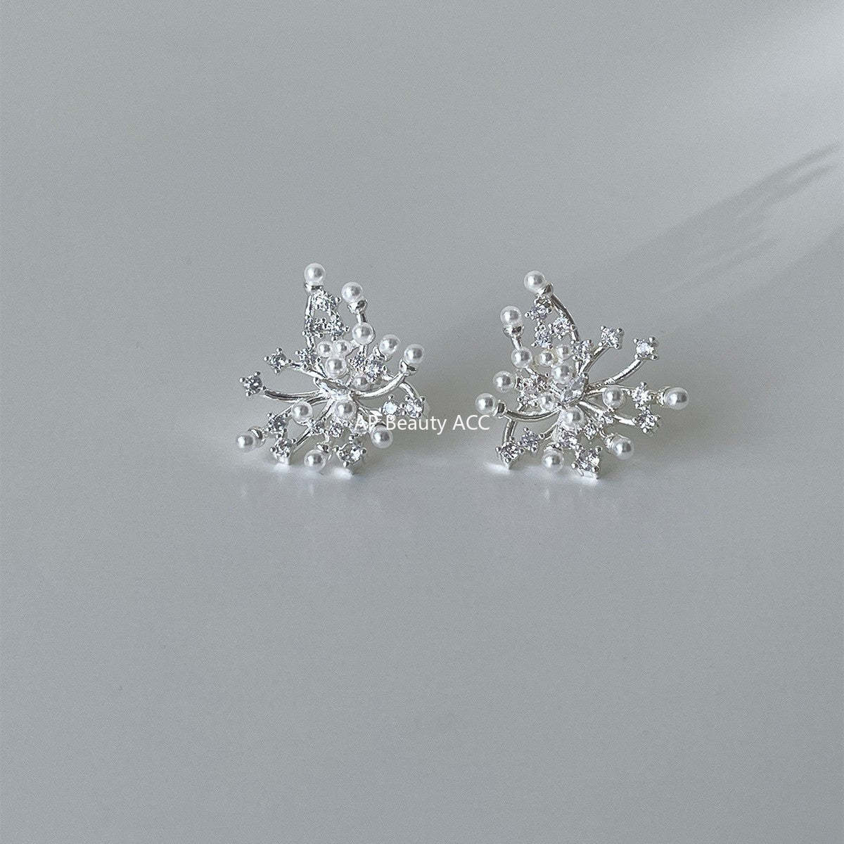 A관 - 불꽃 디자인 진주 귀걸이 [EH-4105] 25.10-4