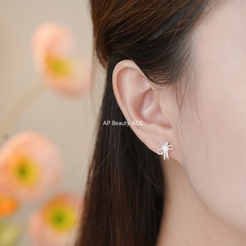 B관 - 925 실버 물방울 큐빅 리본 모양 귀걸이 [YC2510E_1] 25.11-1