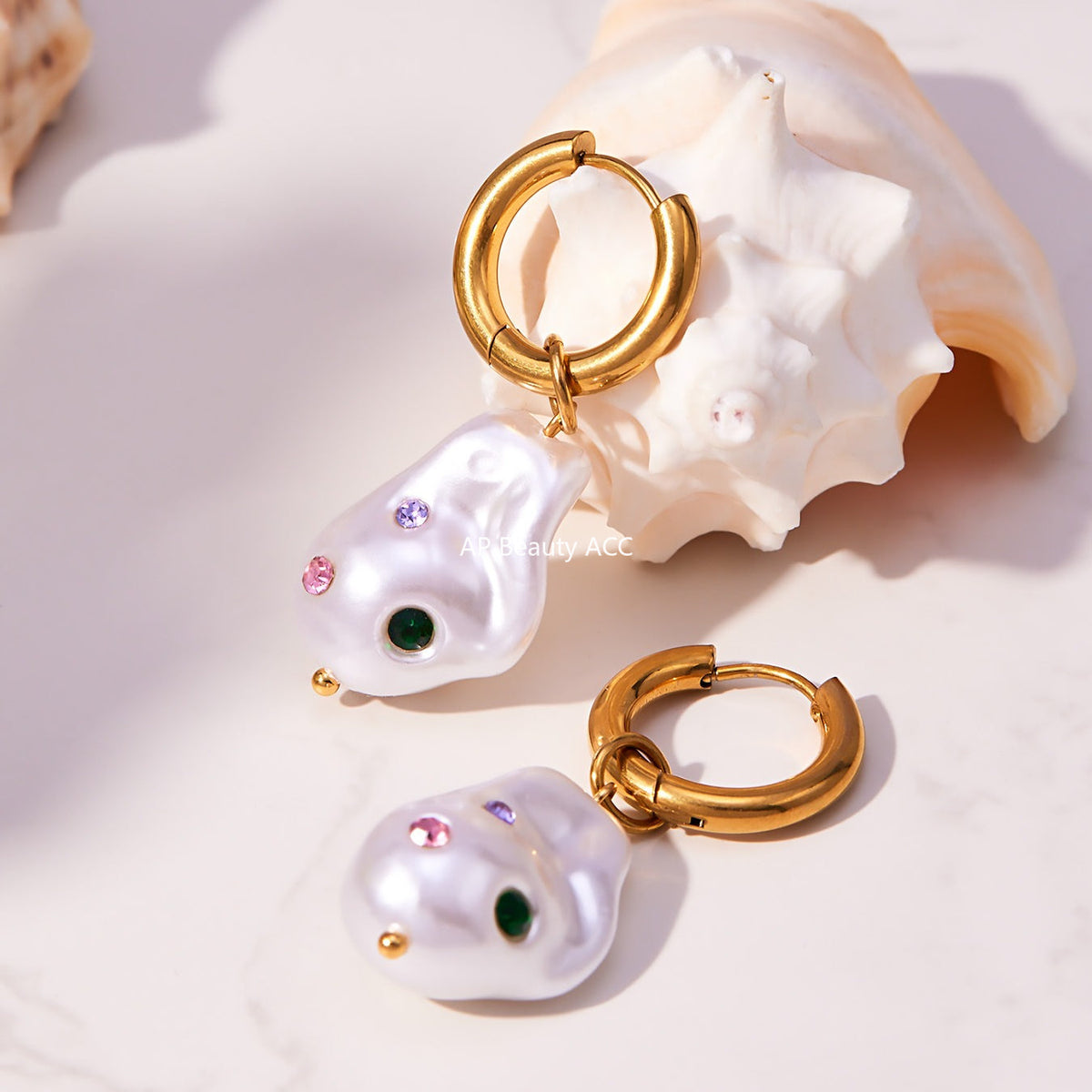 D관 - 스테인리스 18K 도금 진주 컬러 큐빅 귀걸이 [F810] 25.11-1