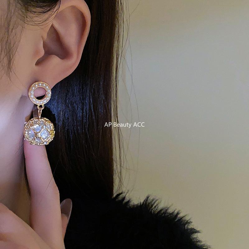 C관 - 실버 큐빅 오픈 원형 진주 모던 엘레강스 귀걸이 [E17400] 24.02-1