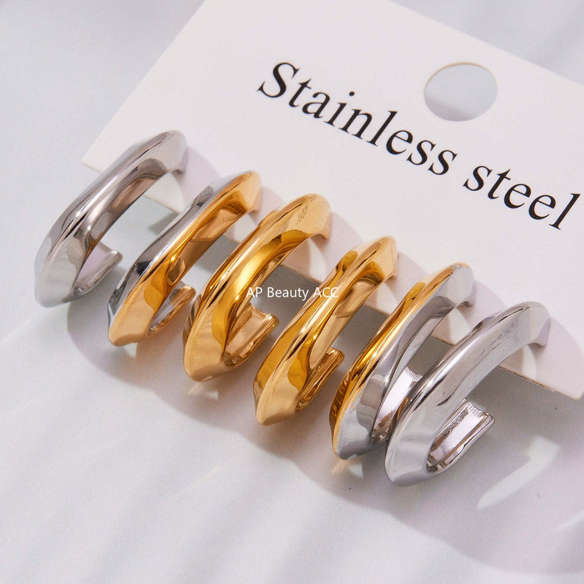 D관 - 스테인리스 18K 도금 삼각 곡면 디자인 귀걸이 [F623] 25.10-5