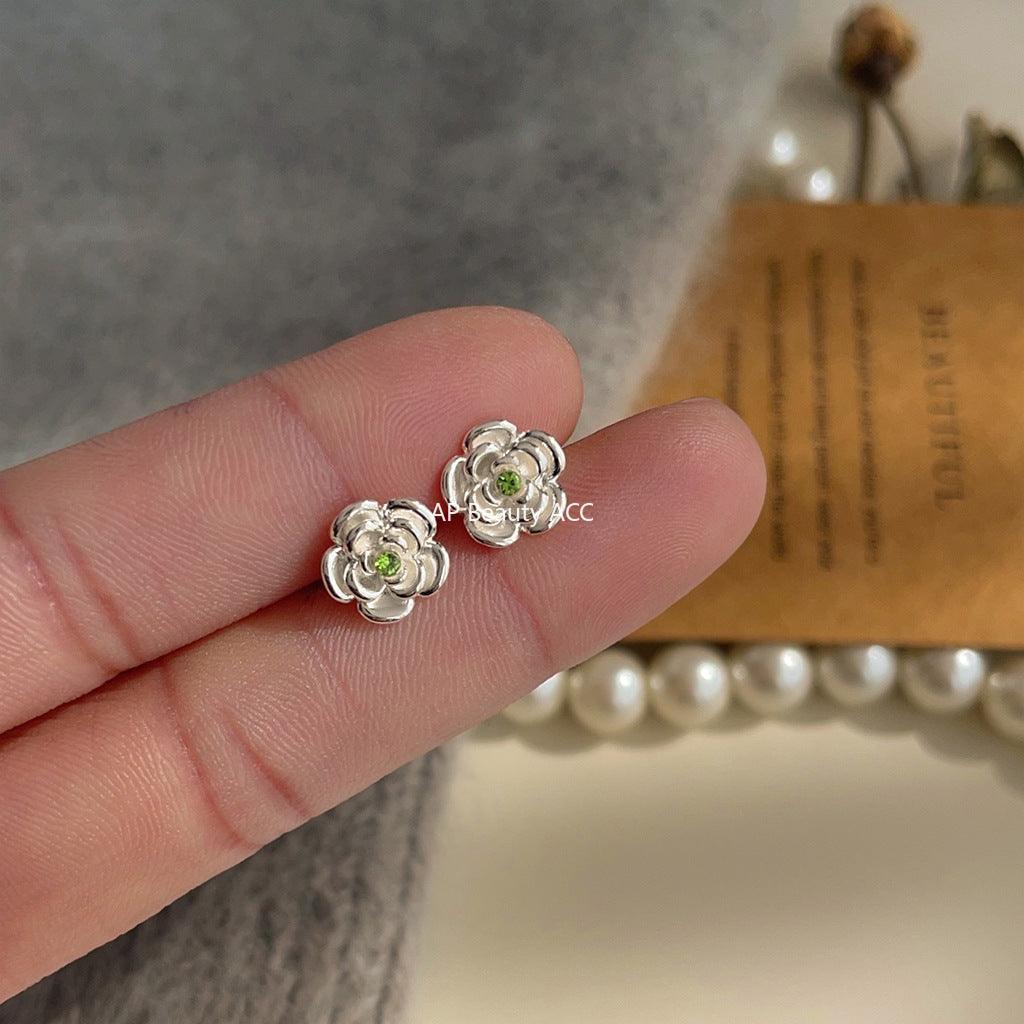 C관 - 산뜻한 다이아몬드 장식 산다화 은침 귀걸이 [3635] 24.03-4