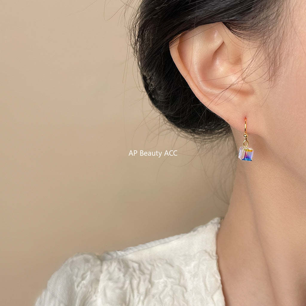 C관 - 스와로브스키 크리스탈 사각형 큐브 후크형 귀걸이 [5555] 25.02-2