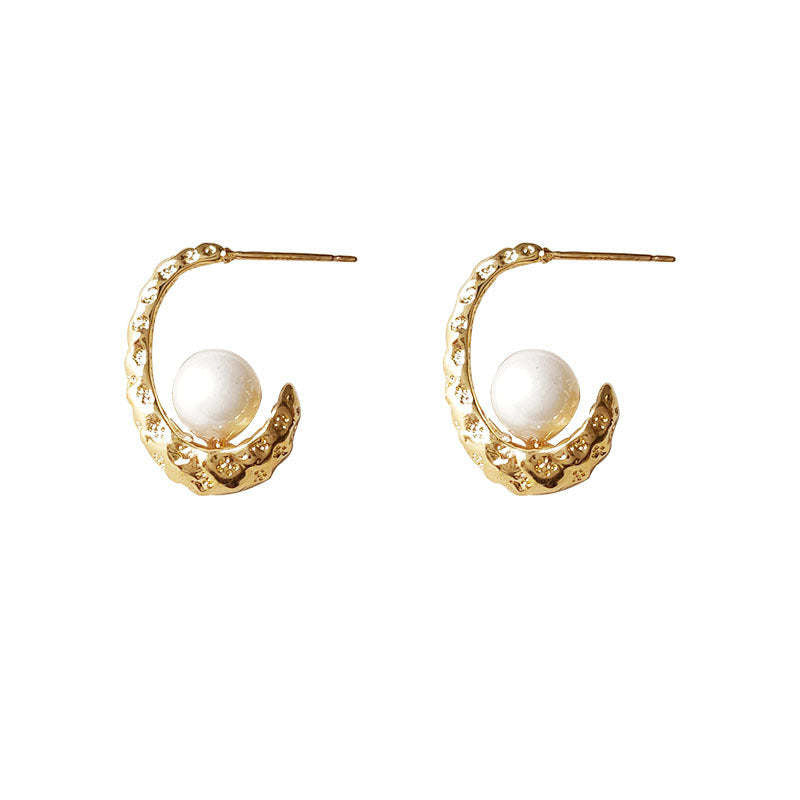 C관 - 프렌치 레트로 진주 C자형 텍스처드 메탈 디자인 고급스러운 귀걸이 [C-528] 24.01-2