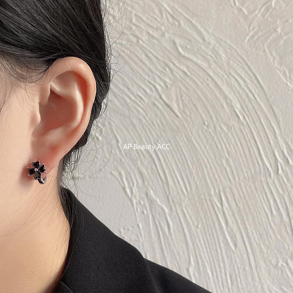 C관 - 미니 큐빅 블랙 클로버 디자인 데일리 유니크 링형 귀걸이 [1295] 24.03-2