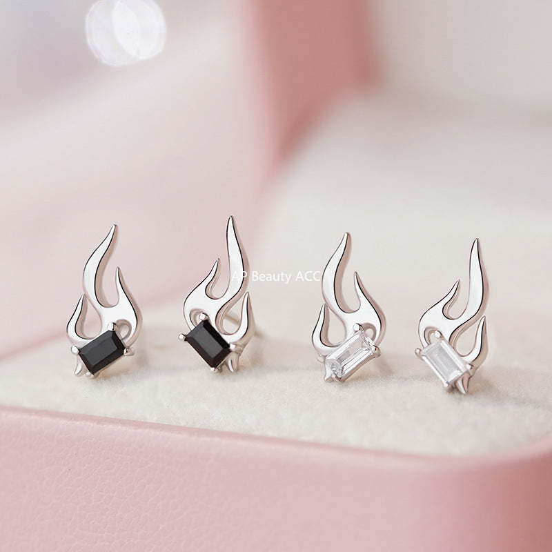 B관 - 925 실버 불꽃 모양 스퀘어 큐빅 스터드 귀걸이 [YC5154E_1] 25.10-5