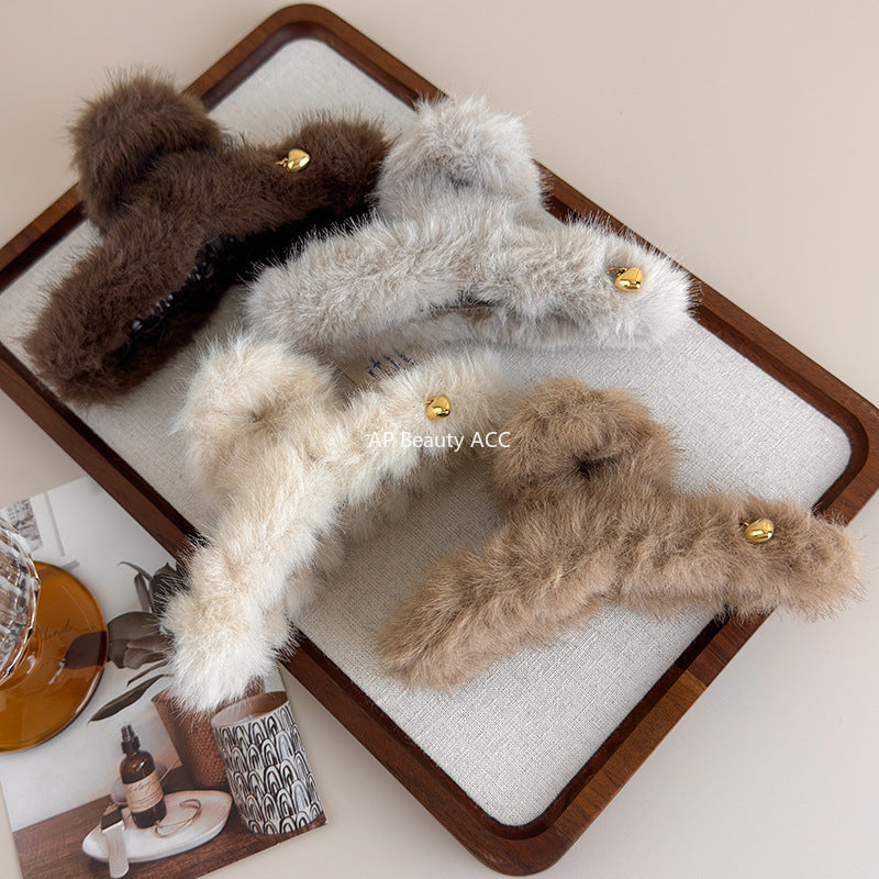 E관 - 퍼 소재 하트 포인트 집게핀 [26278] 25.11-2