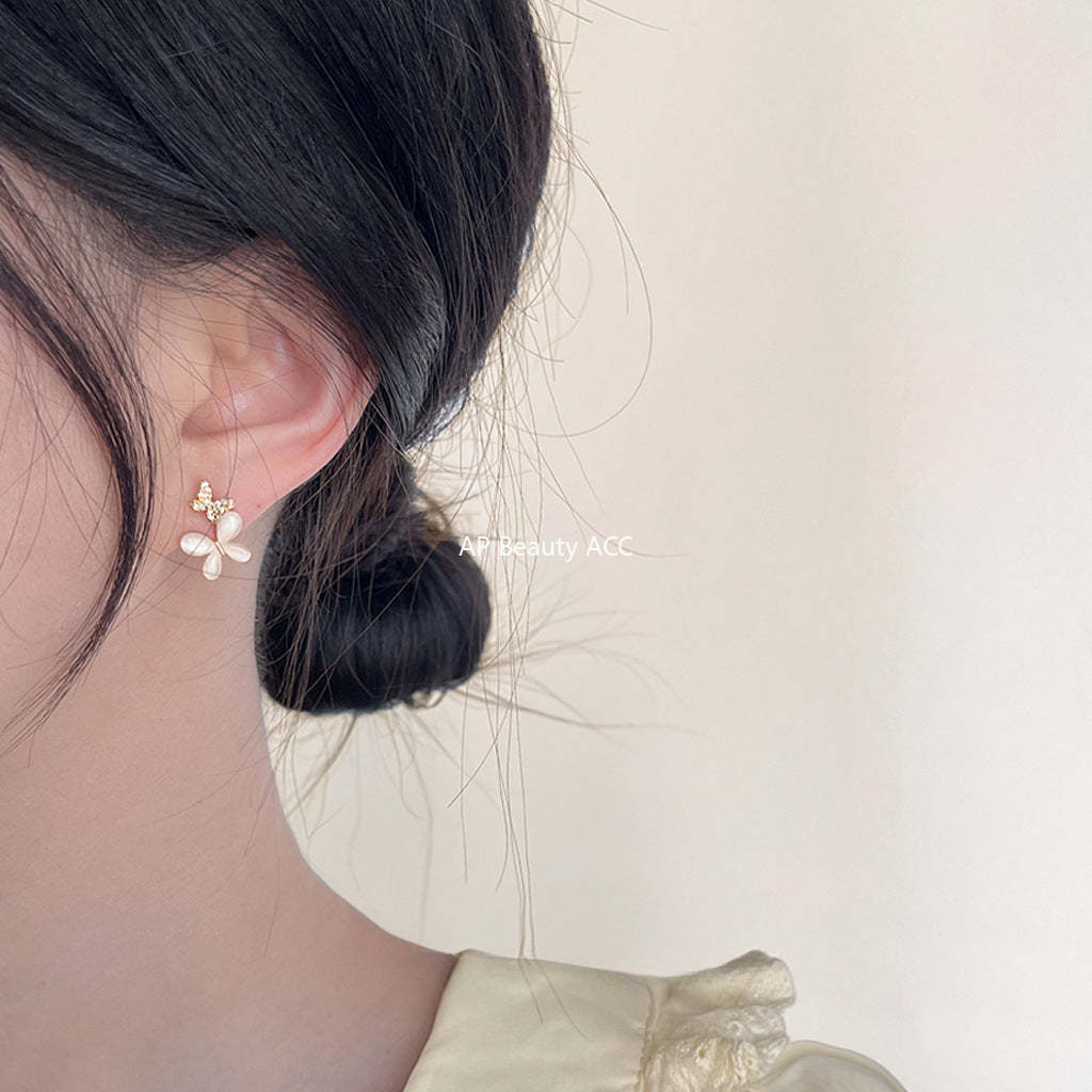 C관 - 미니 큐빅 글라스 묘안석 나비 14K 도금 은침 귀걸이 [3980] 24.05-1