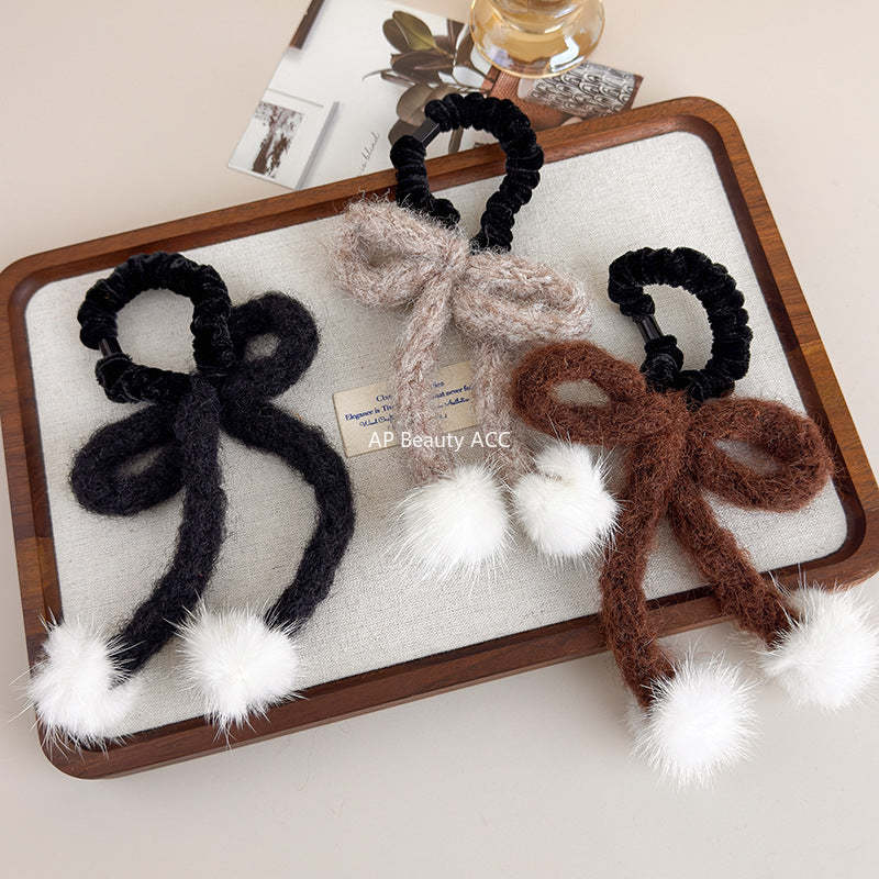 E관 - 니트 리본 디자인 퍼 볼 머리끈 헤어밴드 [26334] 25.11-3