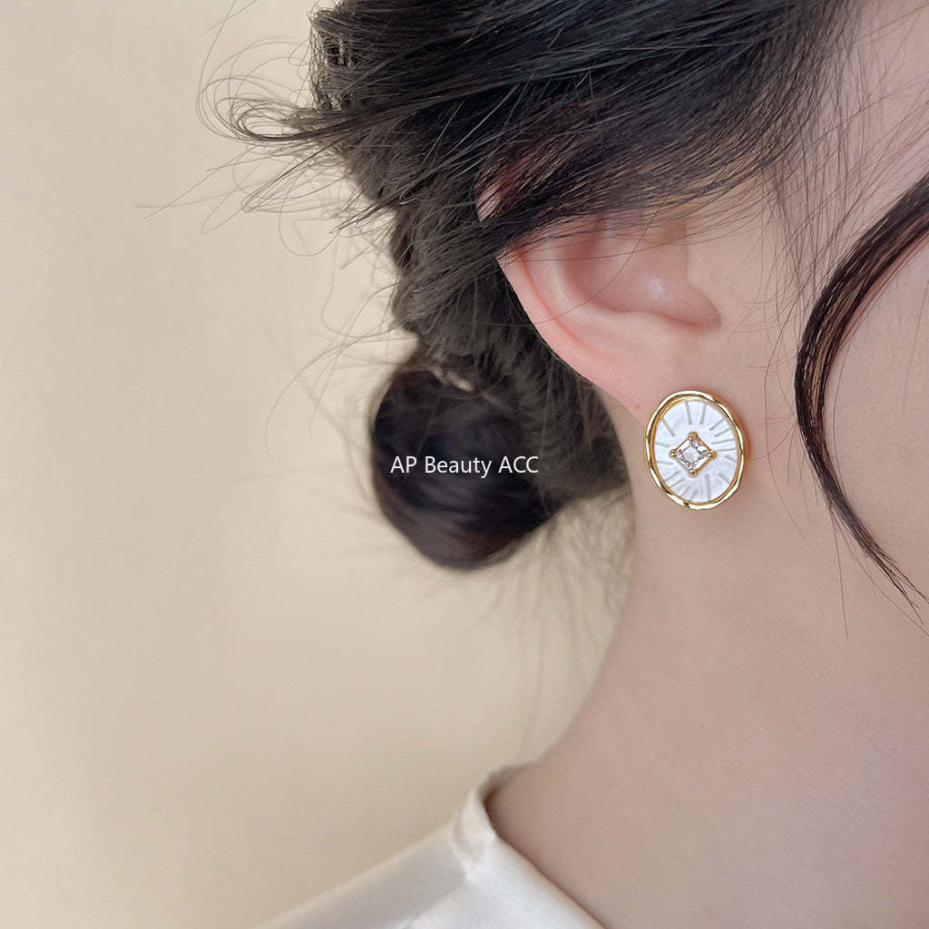 C관 - 타원형 큐빅 디테일 14K 도금 귀걸이 [4233] 24.06-2