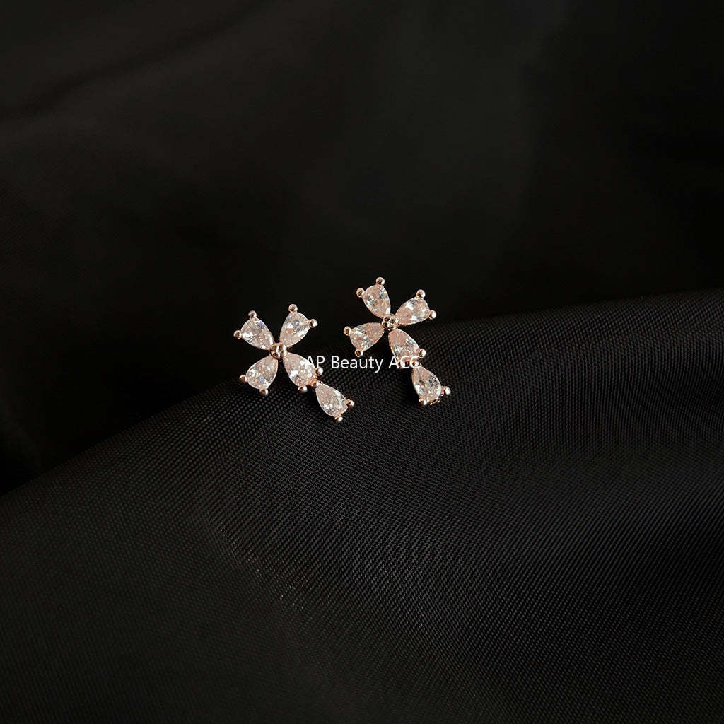 C관 - 미니 큐빅 십자가 로즈 골드 도금 은침 귀걸이 [3736] 24.04-1