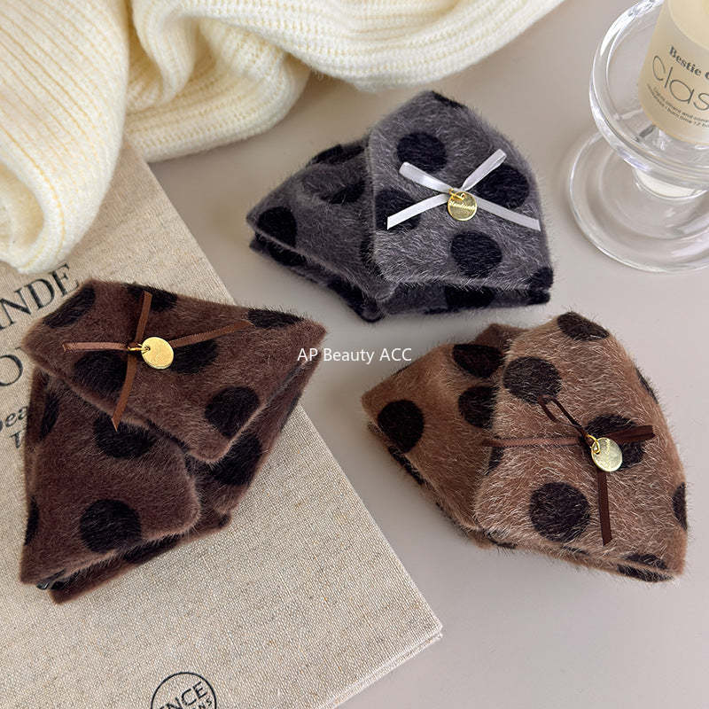 E관 - 플란넬 퍼 도트무늬 삼각형 대형 집게핀 [27615] 25.10-5