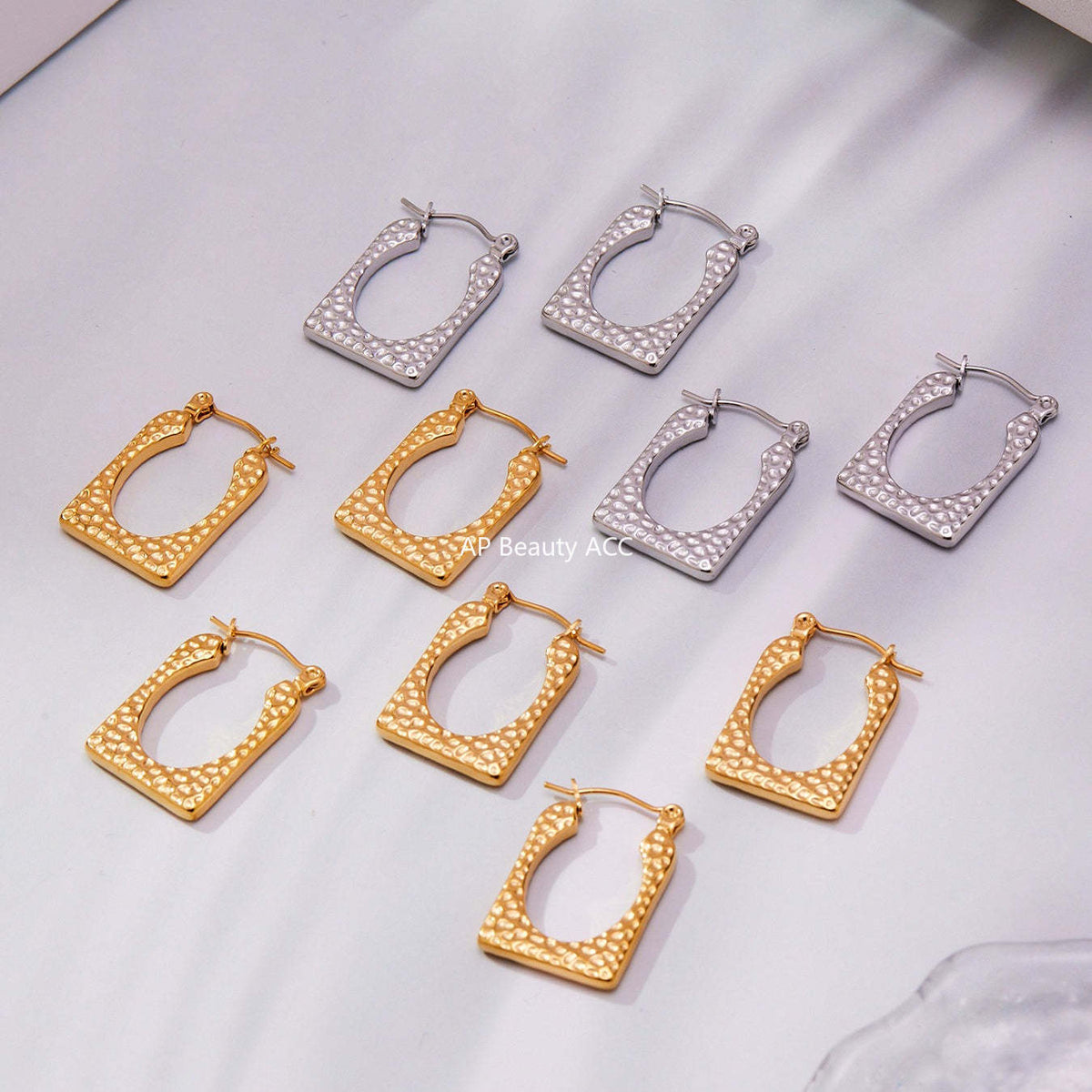 D관 - 스테인리스 18K 도금 펀칭 스퀘어 U자형 귀걸이 [F624] 25.10-5