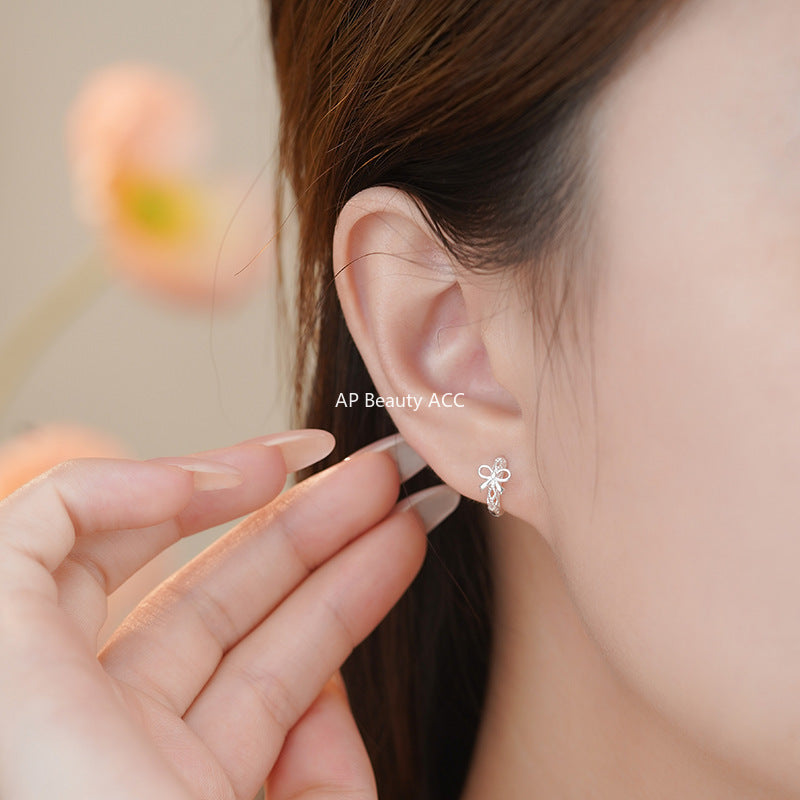 B관 - 925 실버 리본 뚫린 모양 귀걸이 [YC2793E_1] 25.11-1