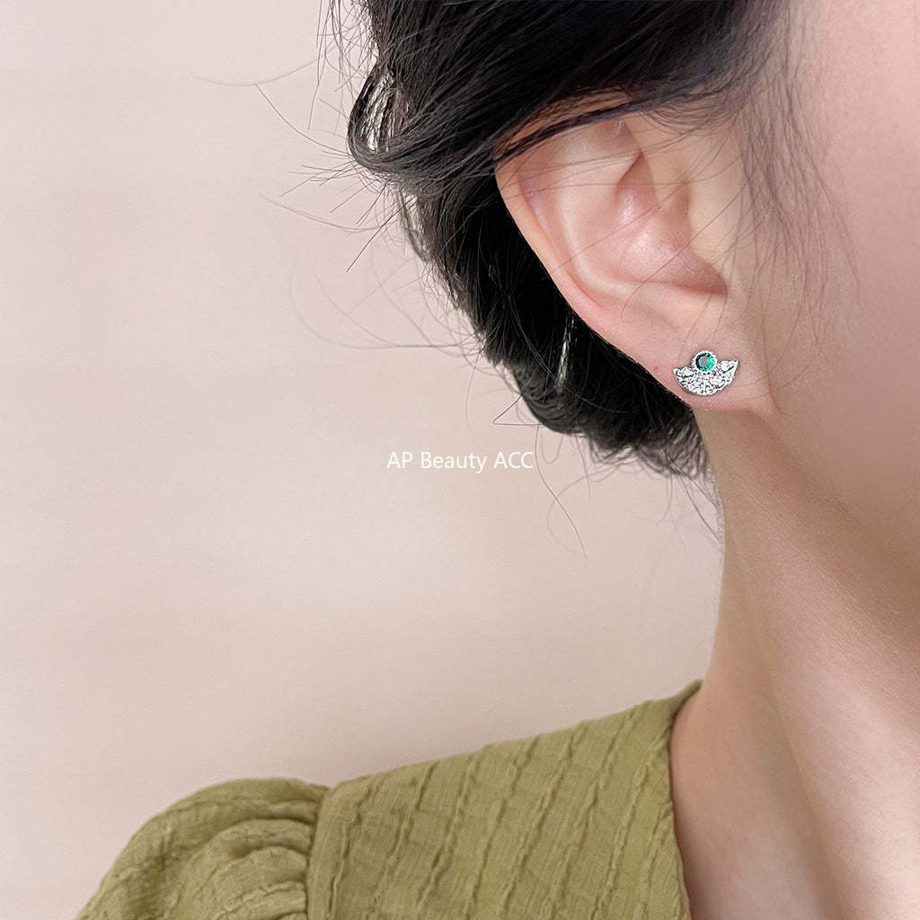 C관 - 큐빅 부채 모양 주름 디자인 귀걸이 [4633] 25.02-1