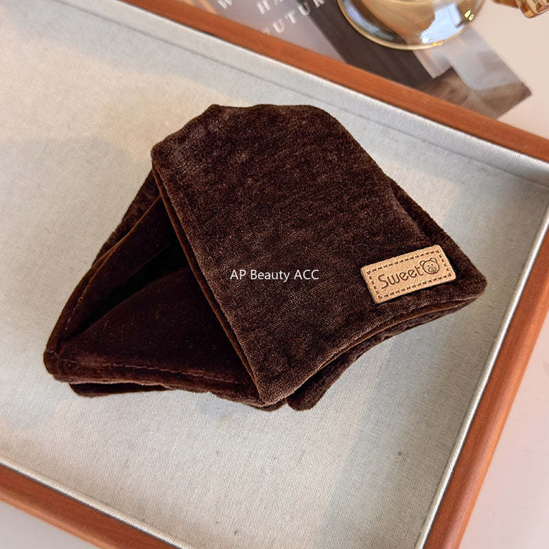 E관 - 벨벳 소재 삼각 모양 집게핀 [27750] 25.12-1